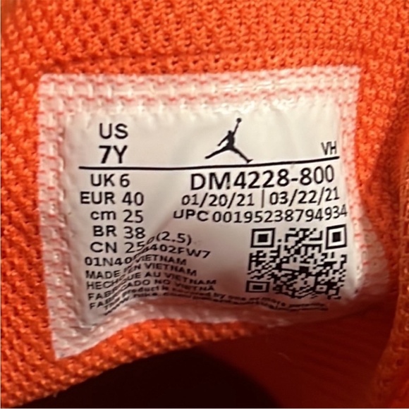 Air Jordan 1 Mid SE GS “Electro Orange” Sneakers Size 7Y - Picture 9 of 9